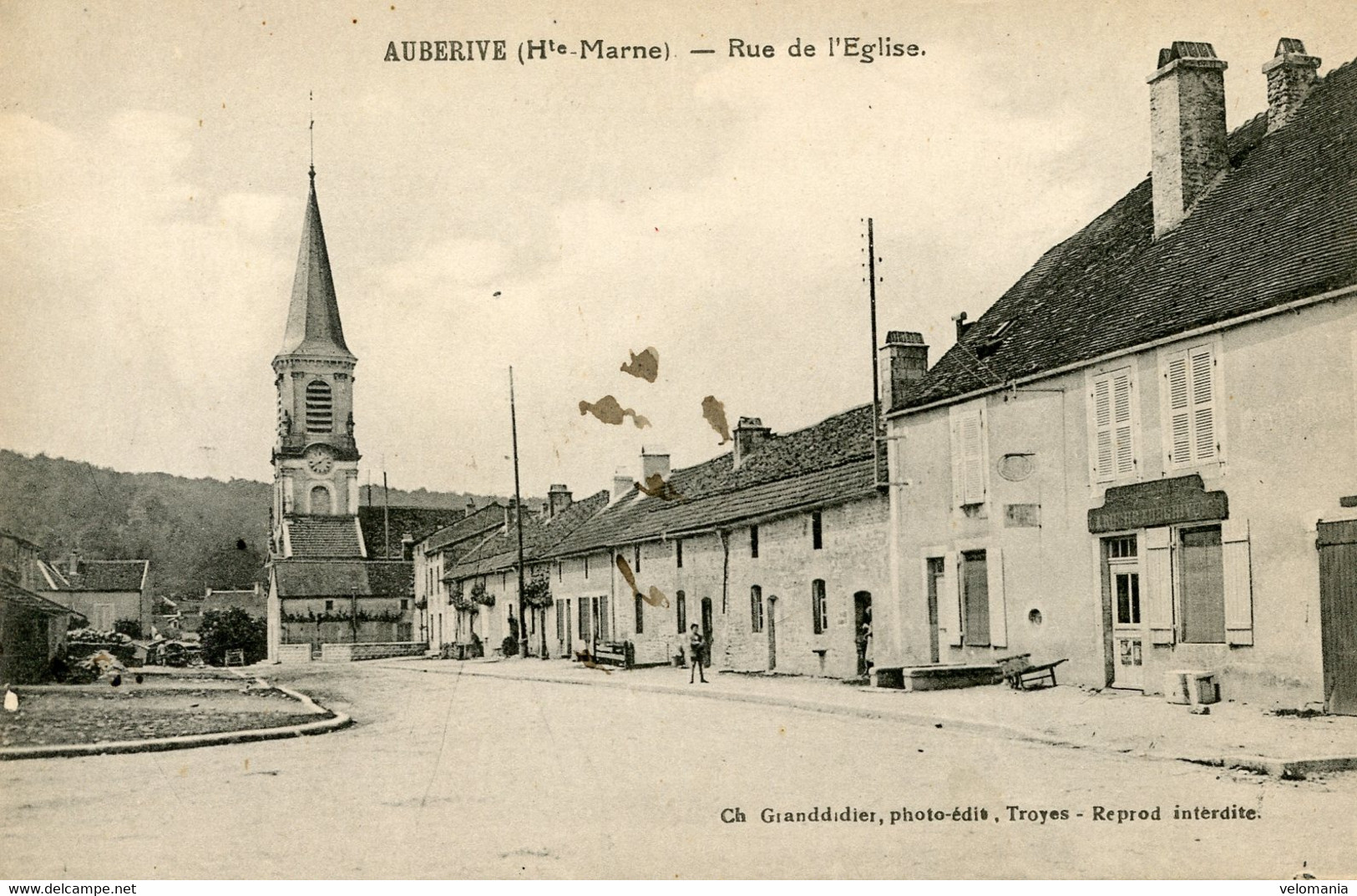 12520 Cpa 52 Auberive - Rue De L'Eglise - Auberive