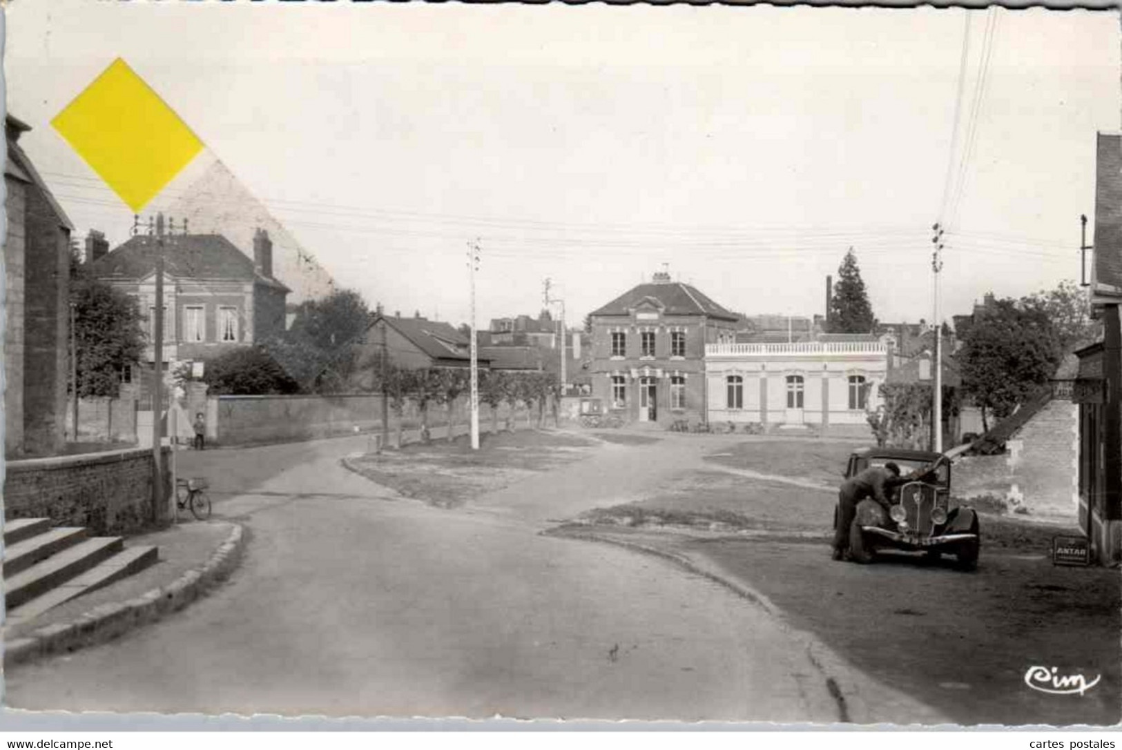 * SAINTE GENEVIEVE PETIT FERCOURT Place De La Mairie - Sainte-Geneviève