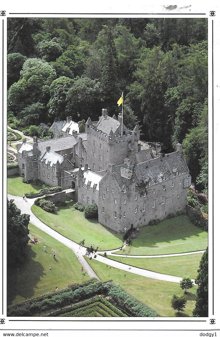 CAWDOR CASTLE, NAIRNSHIRE, SCOTLAND. USED POSTCARD   Qq4 - Nairnshire