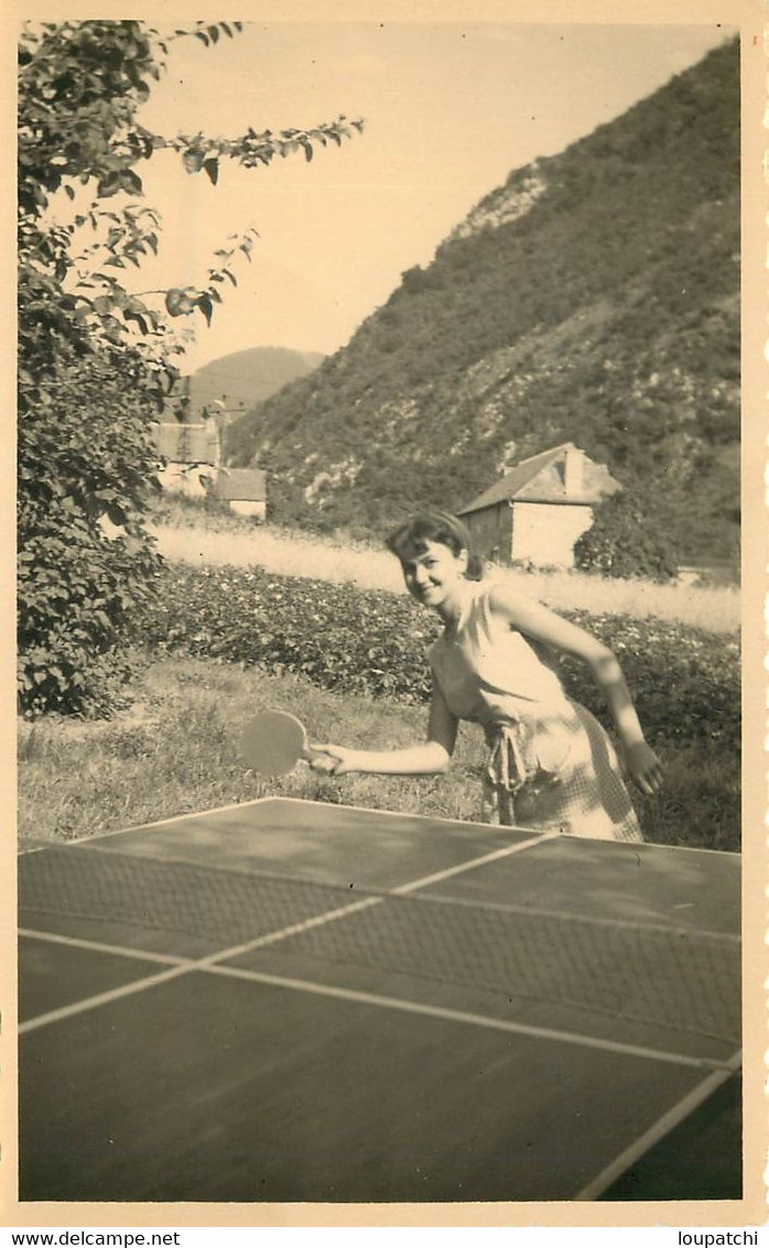 Photographie Jeune Fille Jouant Au Tennis De Table - Tennis De Table