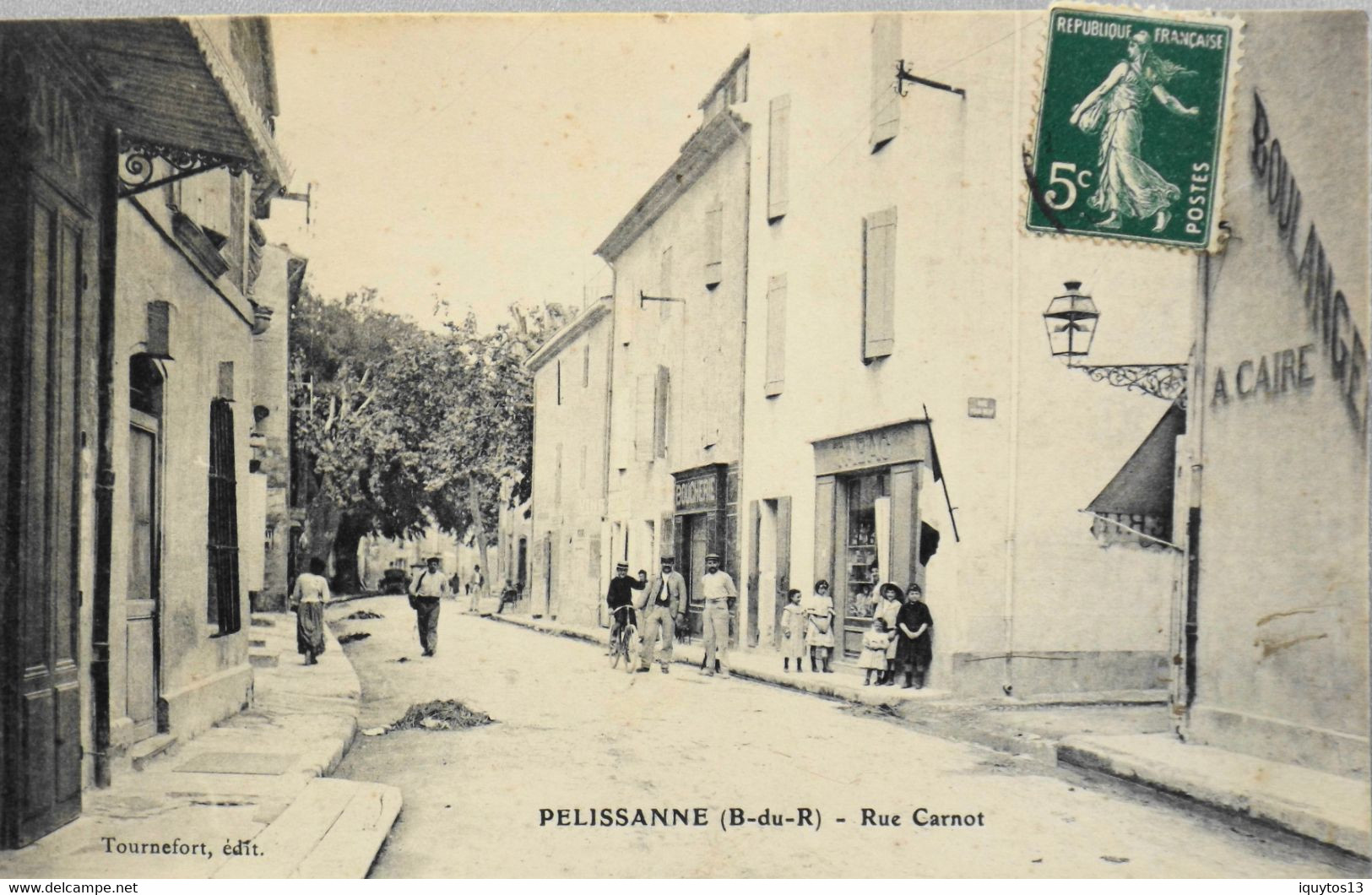 CPA. - [13] Bouches-du-Rhône > PELISSANNE - Rue Carnot Animée - En TBE - Pelissanne