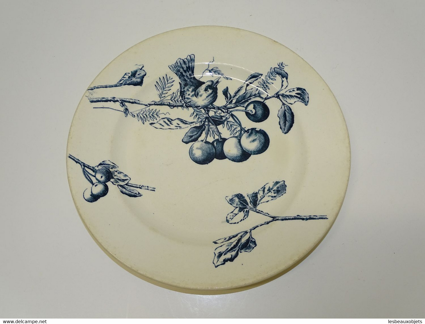 *BELLE ANCIENNE ASSIETTE TERRE de FER HB & CIE OISEAU sur BRANCHE CERISIER COLLECTION  E