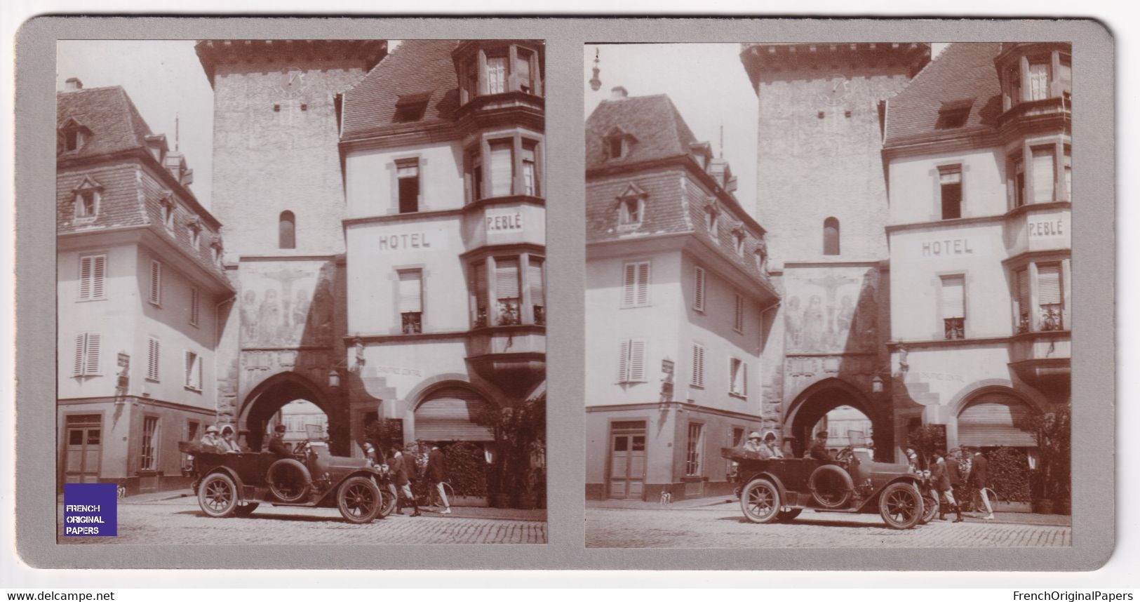 Selestat Horloge Hotel Eblé Alsace -Rare Photo Stéréoscopique Animée 1921 Voiture Delaye ? De Dion Bouton Torpédo ? C7-6 - Photos Stéréoscopiques