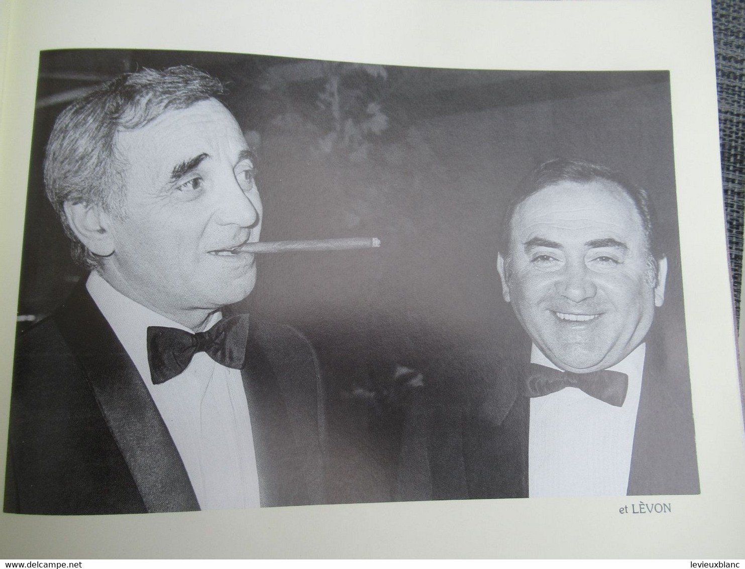 Plaquette de présentation de Tournée/Charles Aznavour/"AZNAVOUR"/Léon Sayan/1987         PROG302
