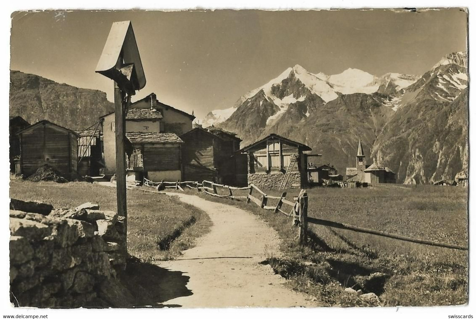 GRÄCHEN: Foto-AK Teilansicht Mit Kreuz ~1960 - Grächen