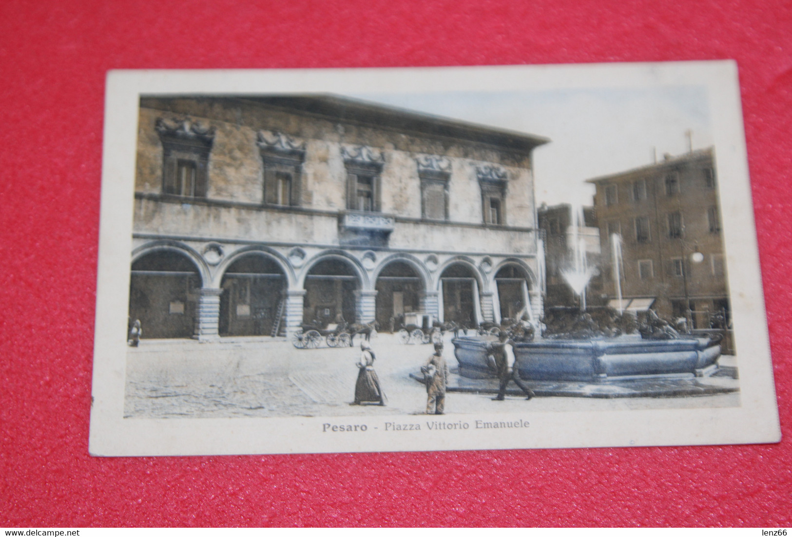 Pesaro Piazza VE Animata 1918 - Pesaro