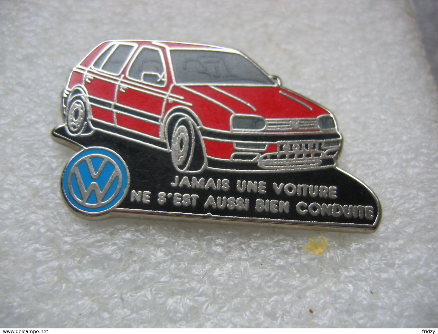 Pin's Golf Volkswagen, "jamais Une Voiture Ne S'est Aussi Bien Conduite" - Volkswagen