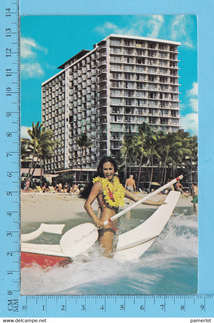 Waikiki, Honolulu Hawaii - Nice Girl, In Front Of The Outriger Hotel - Honolulu