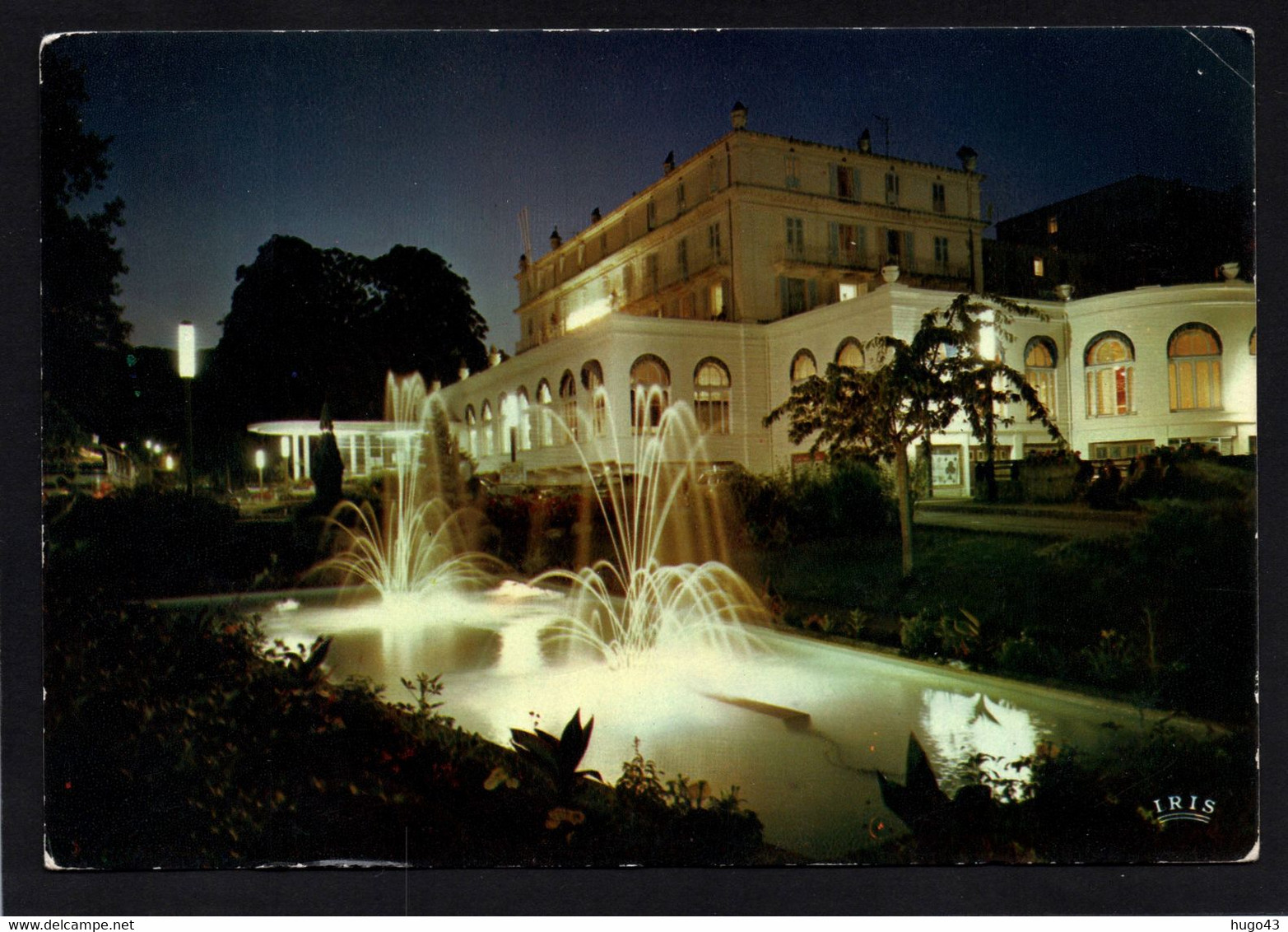 (RECTO / VERSO) DIVONNE LES BAINS EN 1976 - LE CASINO ET SES JETS D' EAU - EFFET DE NUIT - BELLE FLAMME - CPSM GF - Divonne Les Bains