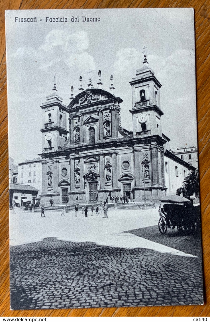 FRASCATI - FACCIATA DEL DUOMO - ANIMATA CON CALESSE IN PRIMO PIANO - N.V.-  AA381 - Transportmiddelen