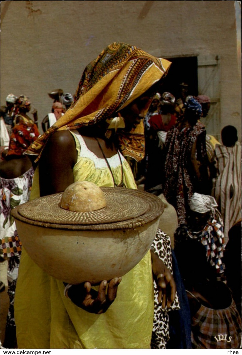 AFRIQUE - Couleurs D'Afrique - Marchande De Lait Caillé - Curds Seller - Non Classés