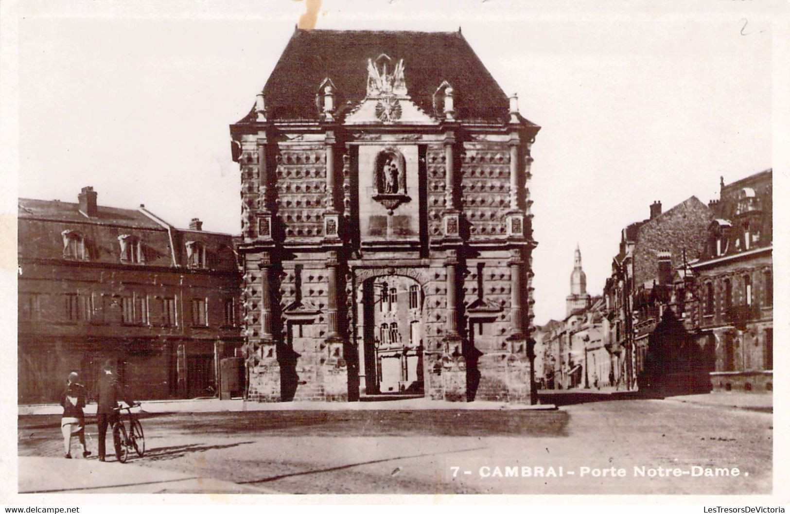 CPA Cambrai - Porte Notre Dame - Animé - Vélo - Cambrai