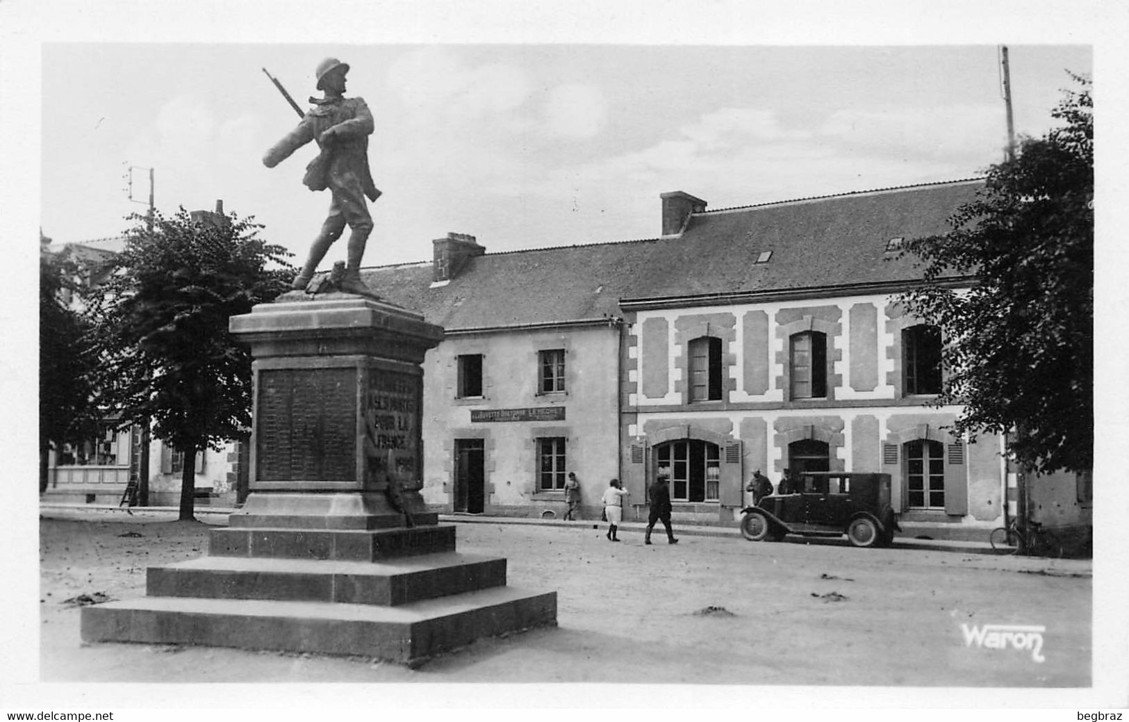 CLEGUEREC    PLACE   MONUMENT AUX MORTS - Cleguerec