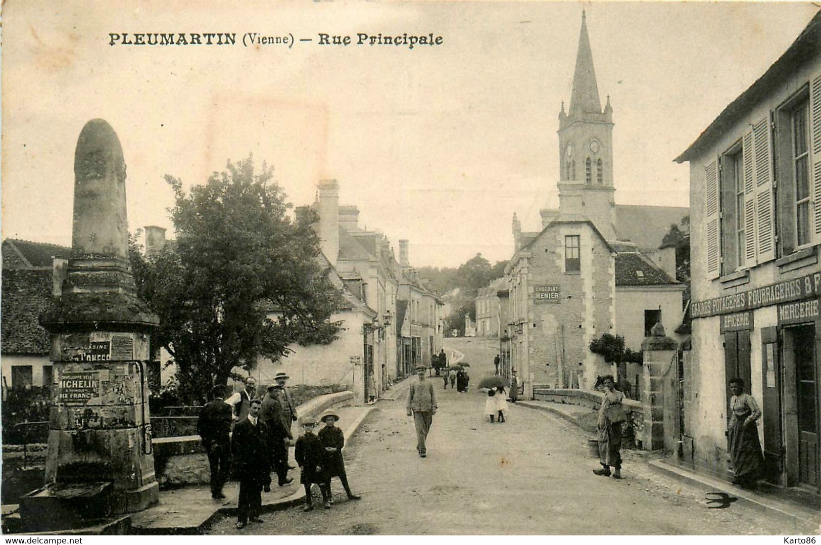 Pleumartin * La Rue Principale Du Village * épicerie Mercerie * Villageois - Pleumartin