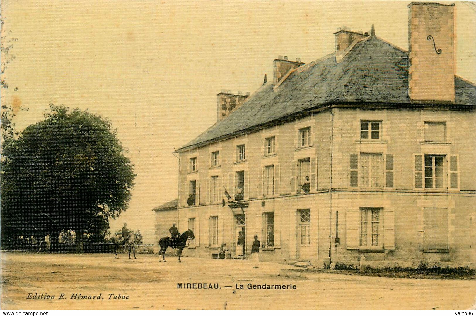 Mirebeau * Place Et Caserne De La Gendarmerie Nationale * Cpa Toilée Colorisée - Mirebeau