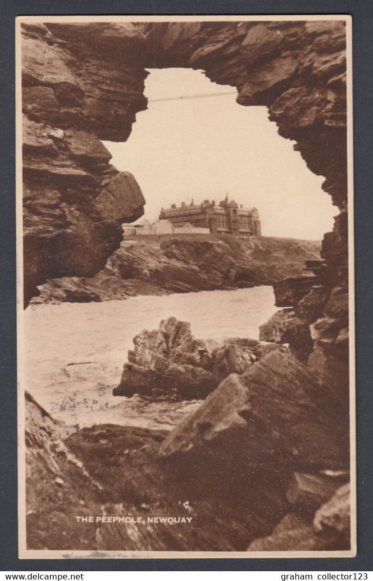 Vintage Postcard Postale Carte Postkarte The Peephole Newquay Cornwall Posted With KGVI Stamp 1945 - Newquay