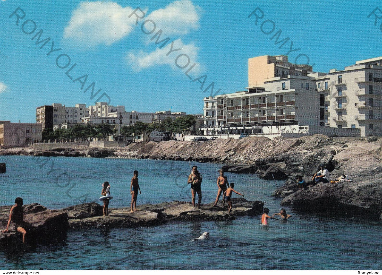 CARTOLINA  MANFREDONIA,FOGGIA,PUGLIA,RIVIERA E HOTEL GARGANO,SPIAGGIA,MARE,SOLE,ESTATE,VACANZA,VIAGGIATA 1969 - Manfredonia