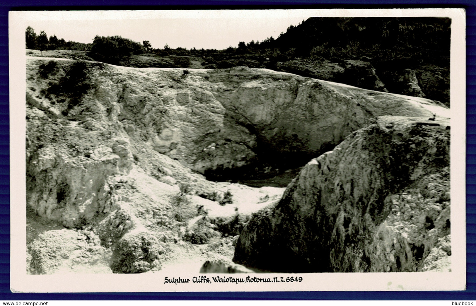 Ref  1549  -  1951 Real Photo Postcard Sulpher Cliffs Rotorua 1 1/2d Rate To UK Super Cancel - Storia Postale