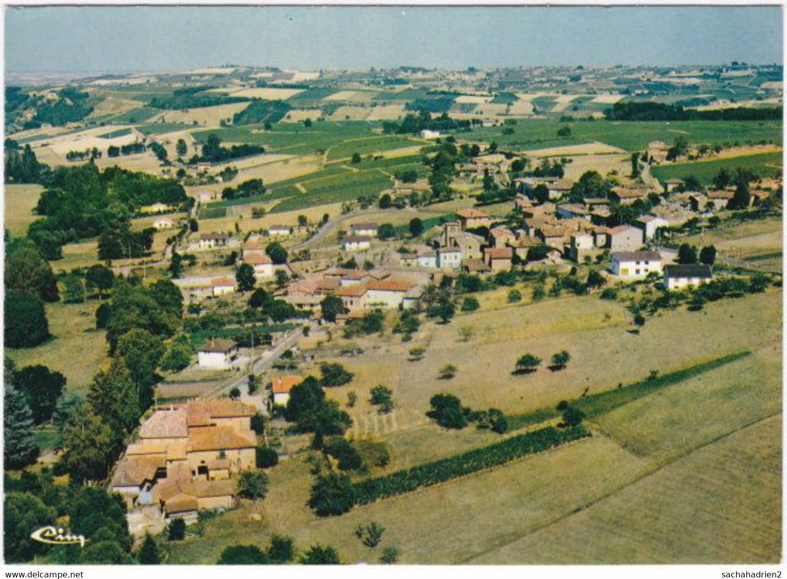 69. Gf. POUILLY-LE-MONIAL. Vue Générale Aérienne. 1769 (2) - Otros & Sin Clasificación