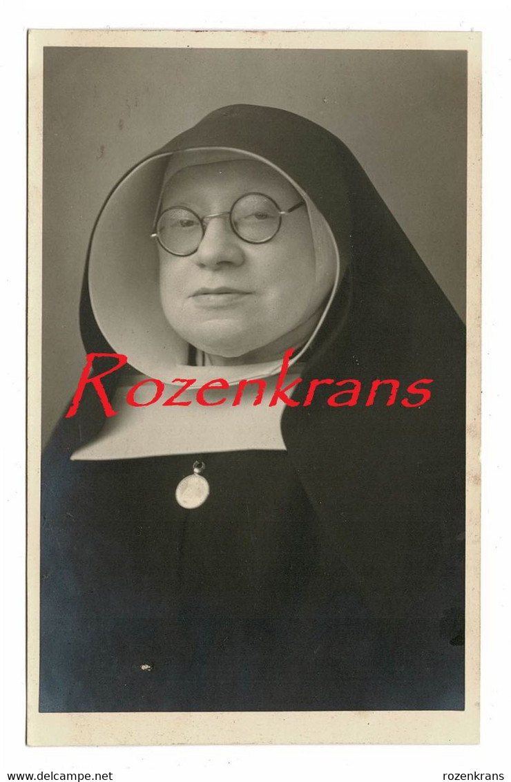 Oude Foto Old Photo Ancienne Sister Nun NON KLOOSTERLINGE ZUSTER SOEUR RELIGIEUSE - Churches & Convents