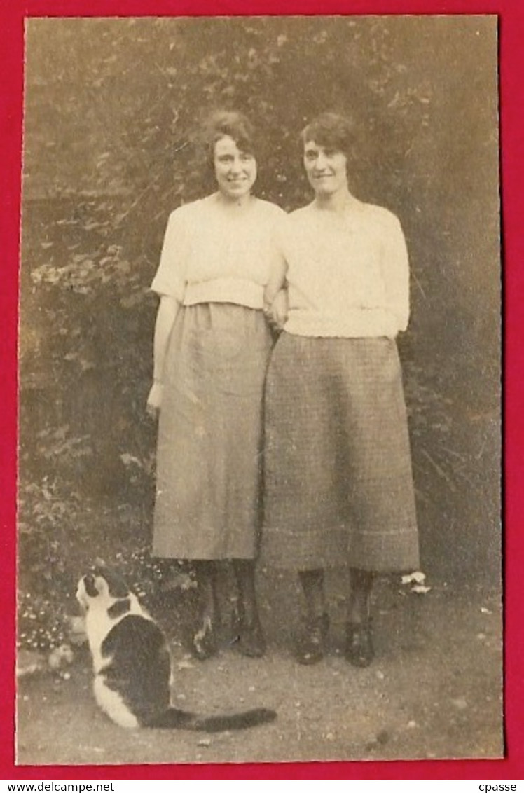 Petite PHOTO Photographie Amateur : Deux Jeunes Femmes Et Un Chat - Anonyme Personen