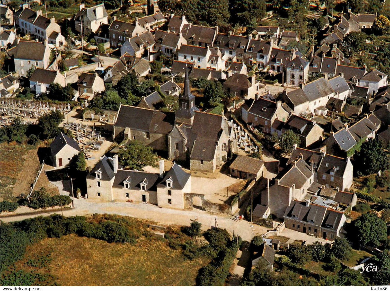 Ile D'arz * Le Bourg Du Village * L'église Et Le Cimetière - Ile D'Arz