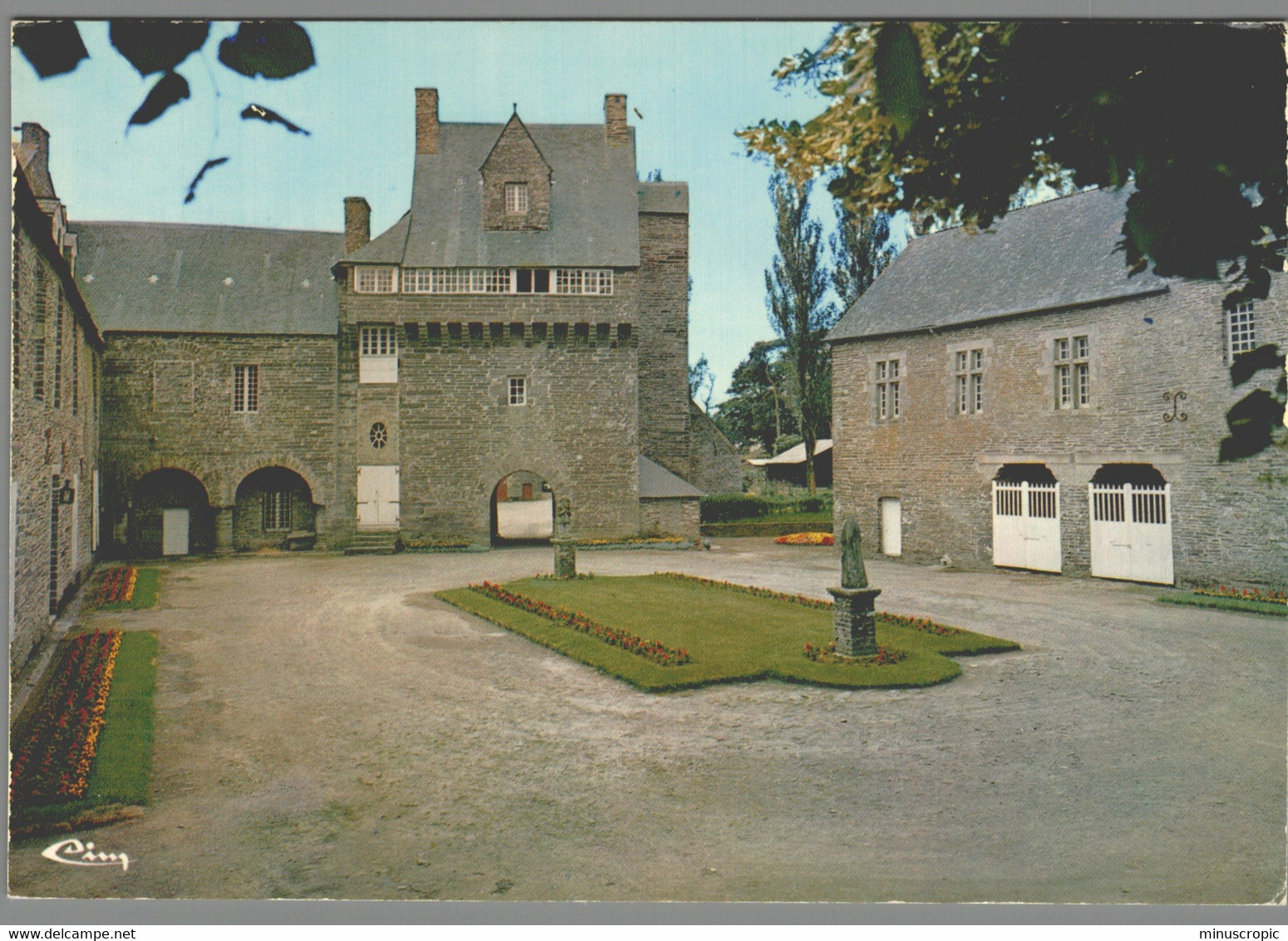 CPM 35 - Paimpont - Chateau De Trécesson - Cour Intérieure - Paimpont