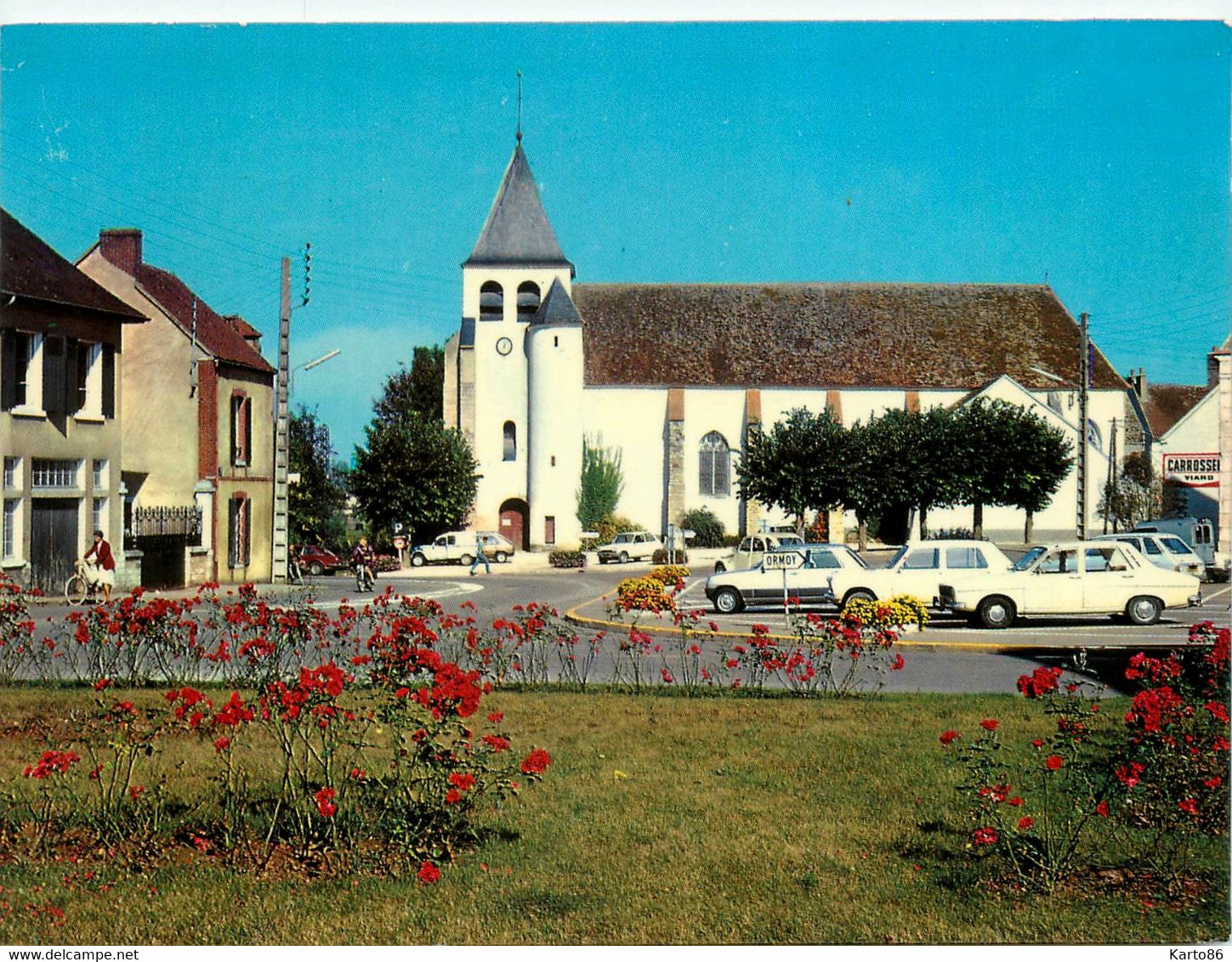 Cheny * La Place De L'église St Martin - Cheny