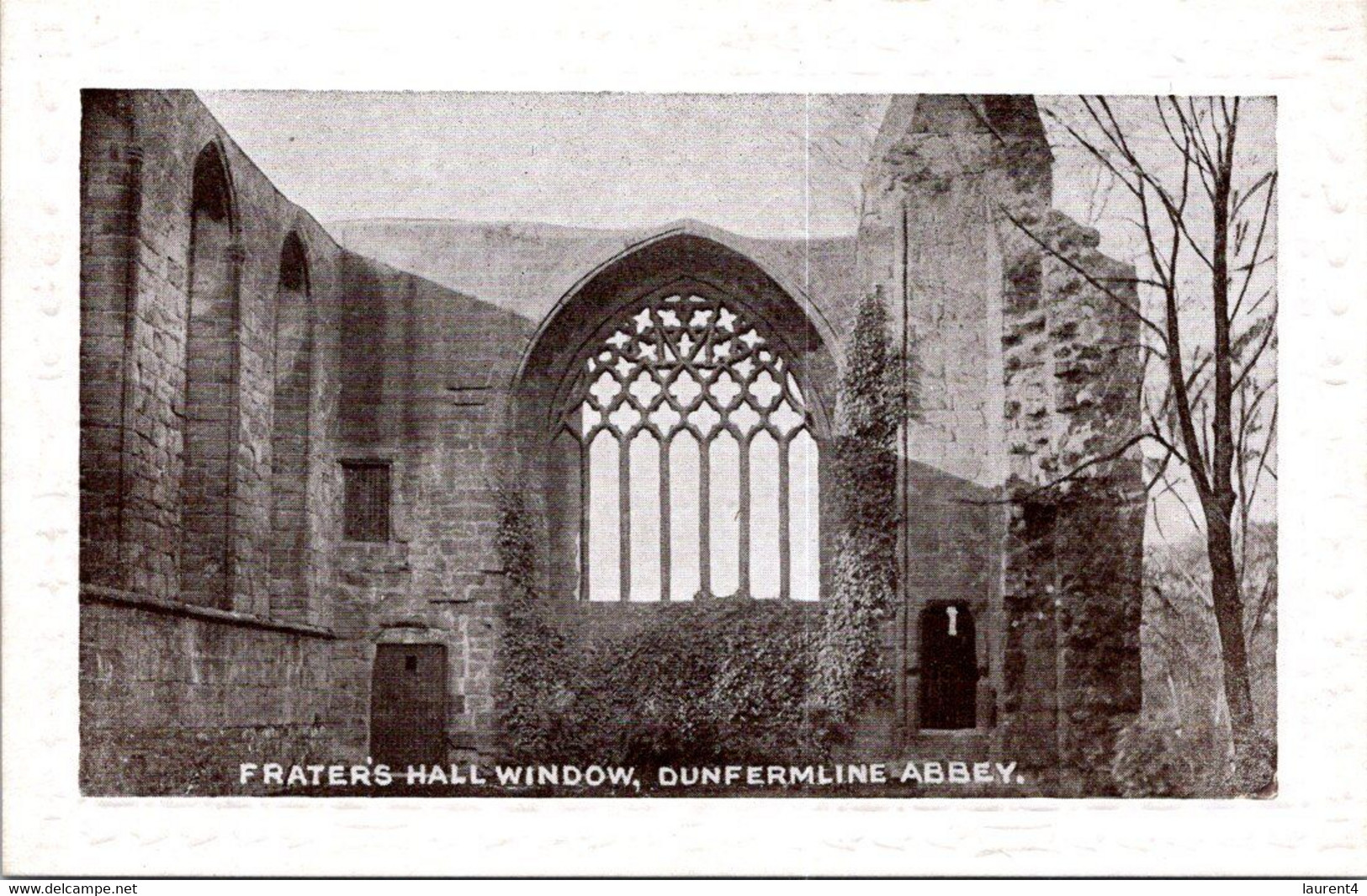 ( 1 G 1) UK Scotland - (old Postcard) - Dunfermlime Abbey Fraters Hall Window - Fife