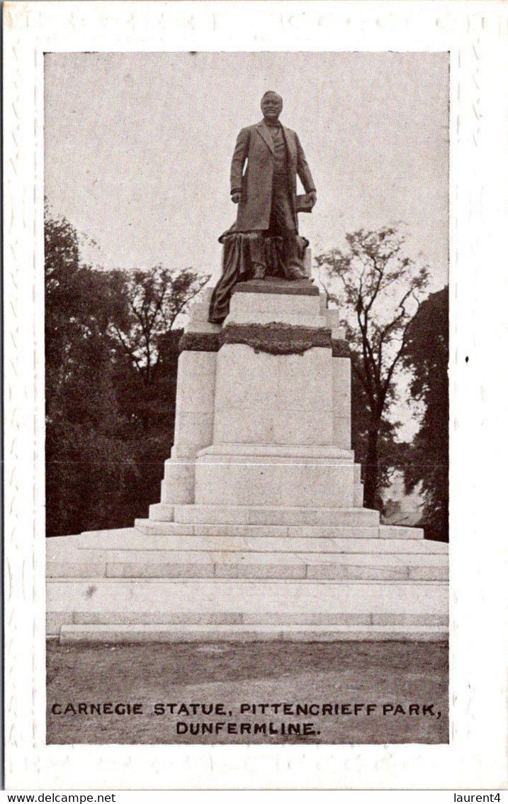 (1 G 1) UK Scotland - (old Postcard) - Dunfermlime Carnagie Statue - Fife