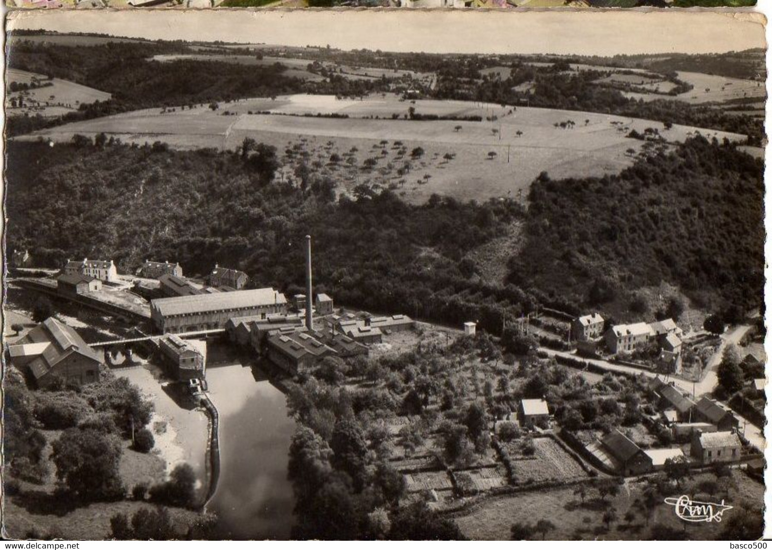 PONT D'OUILLY : Vue Aérienne Sur Le BOURG Les USINES Et L'ORNE - Pont D'Ouilly