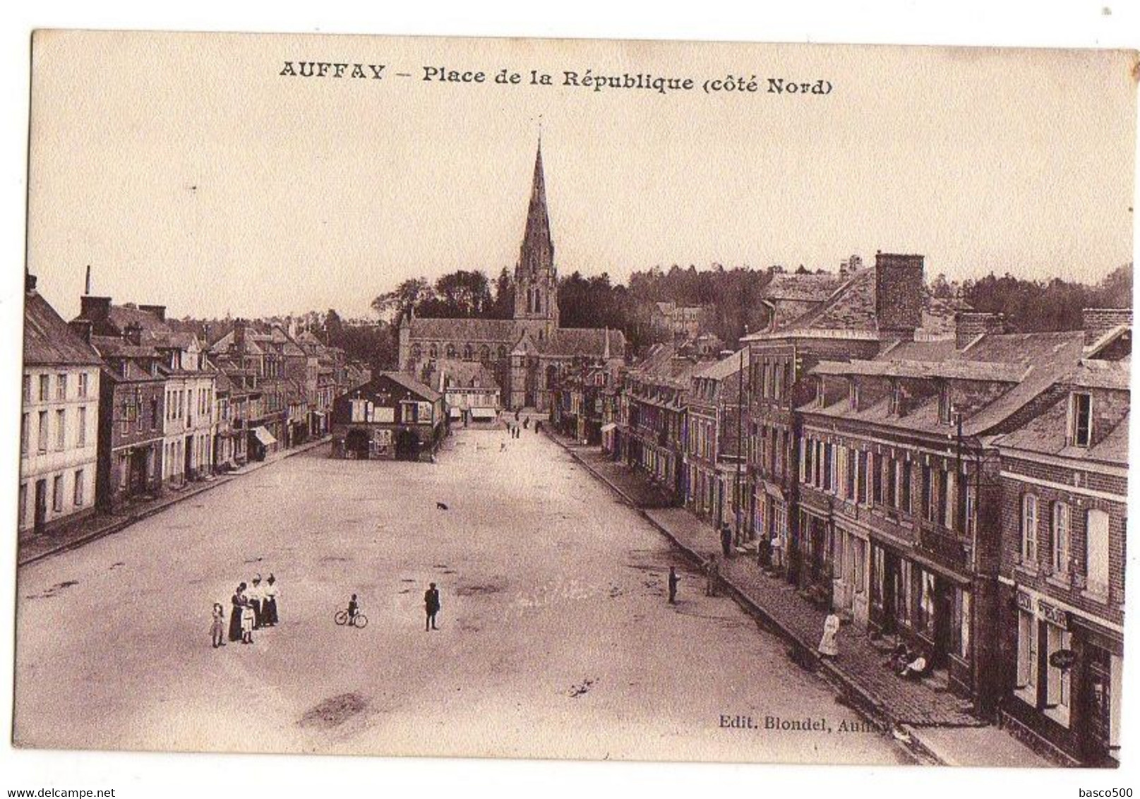 1916 AUFFAY : PLACE De La REPUBLIQUE (Côté Nord) Animée - Auffay