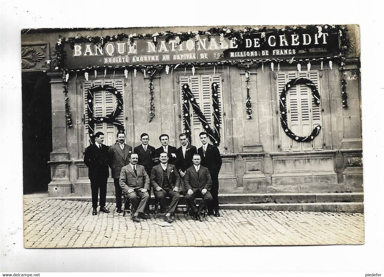 70 - Carte-photo Non Titrée, Mais Il S' Agit De La B.N.C.  à JUSSEY ( Hte-Saône ) Située En Face De L' église - Jussey