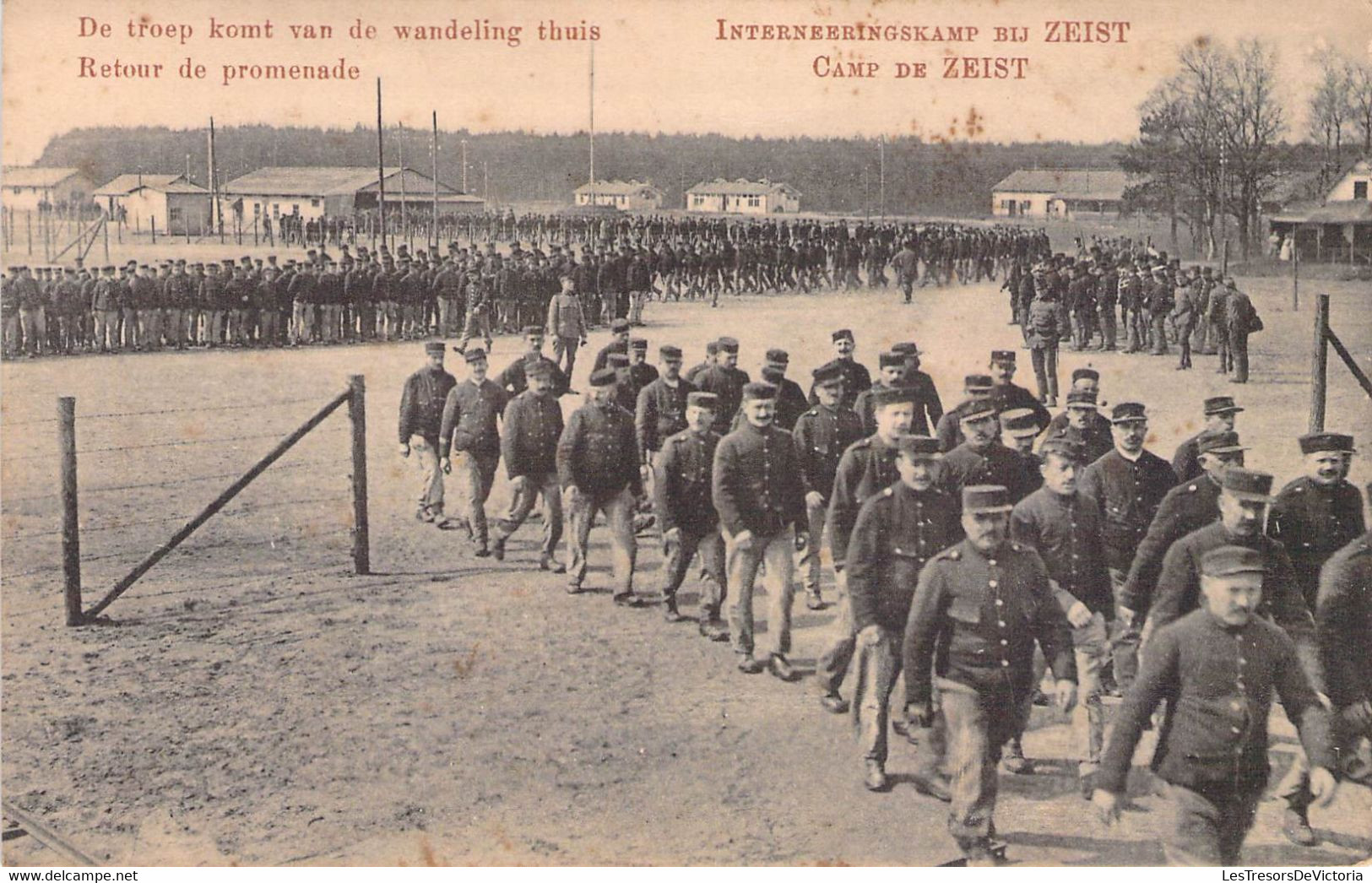 CPA Camp De Zeist - Retour De Promenade - Très Animé - Soldats En Uniformes - Zeist