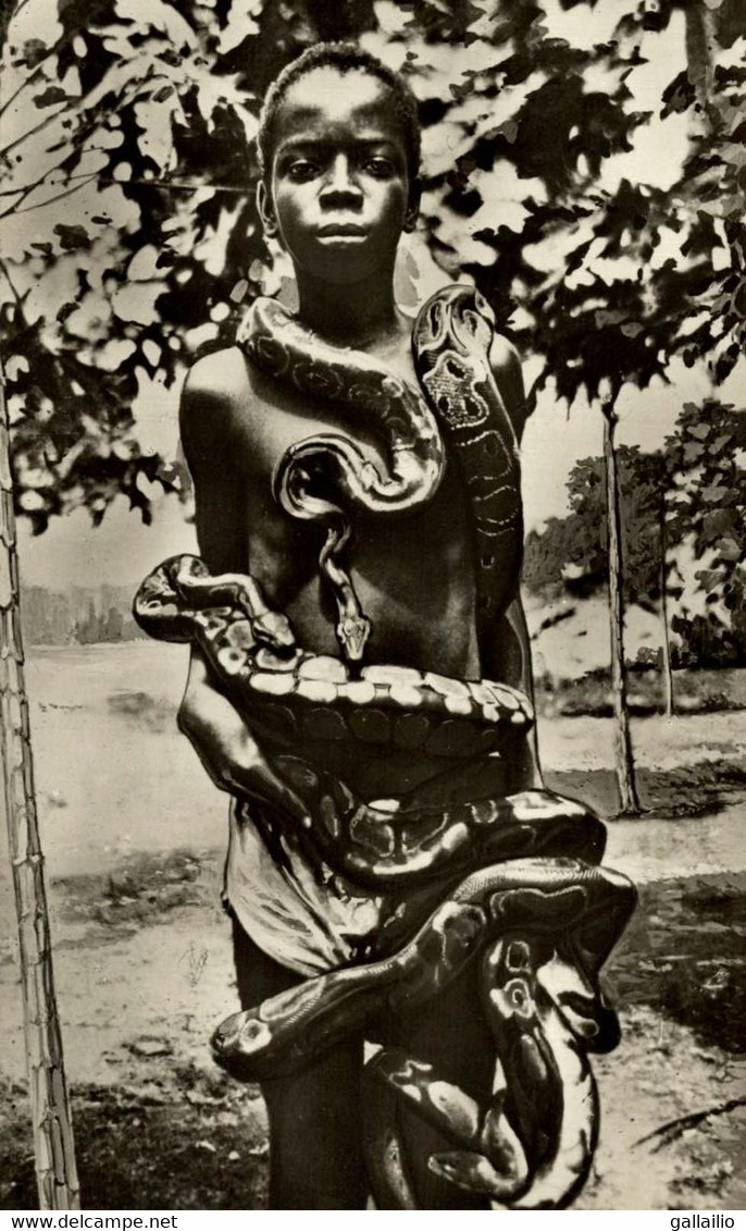 JEUNE FETICHEUR DU SERPENT AU DAHOMEY - Dahomey