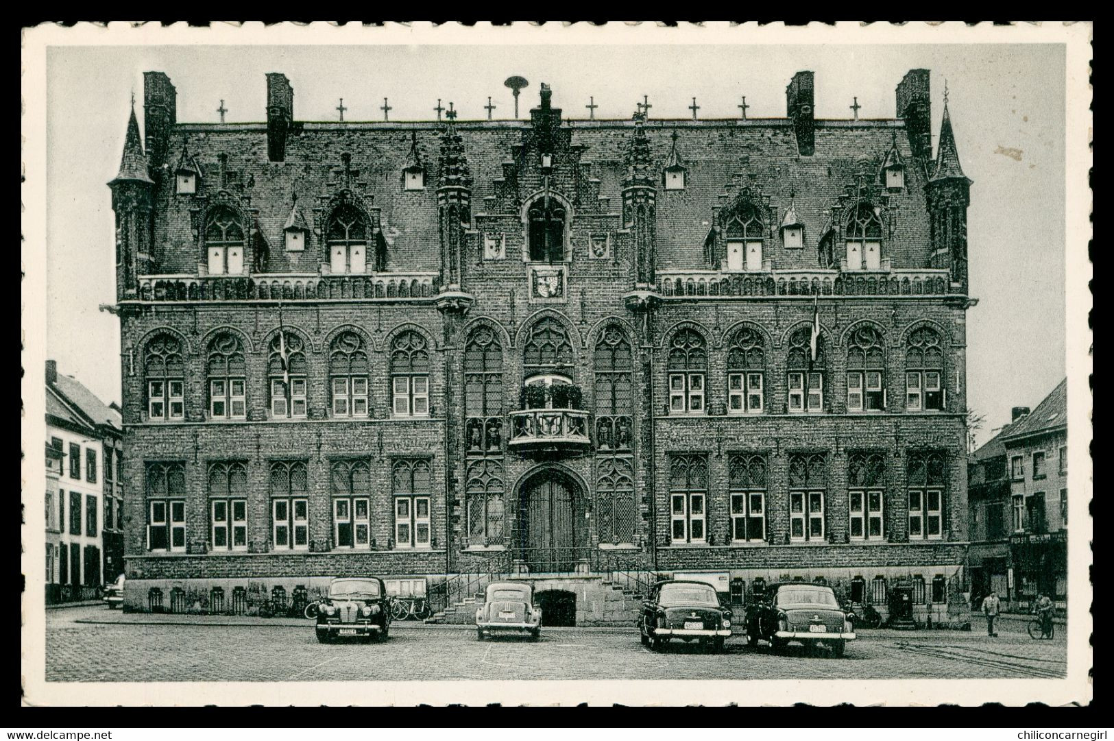 Cpsm - MOUSCRON - MOESKROEN - Hôtel De Ville - Vieilles Voitures - Animée - Edit. ROUSSELLE CASTEL - 1956 - Mouscron - Moeskroen