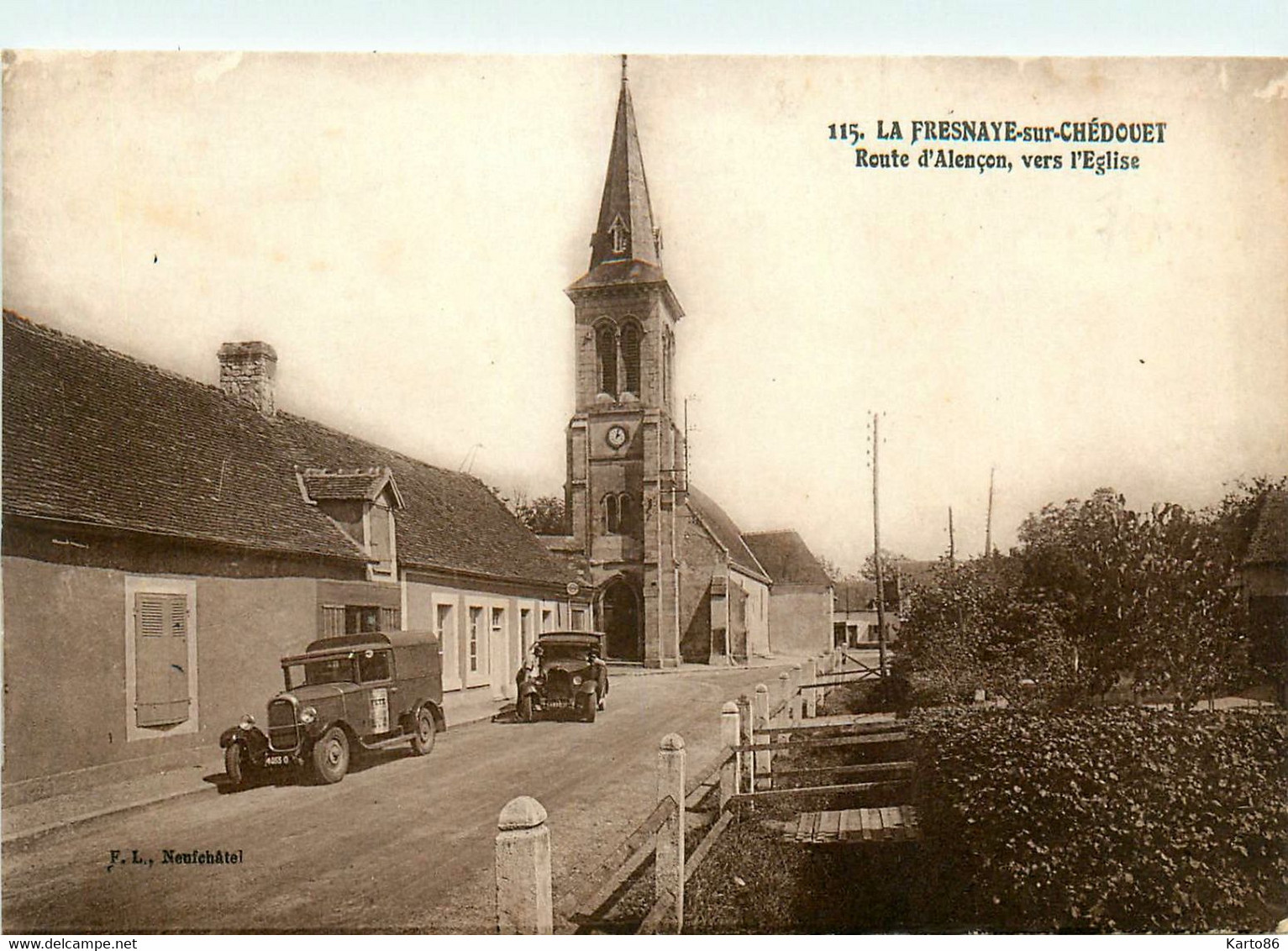 La Fresnaye Sur Chédouet * La Route D'alençon , Vers L'église * Automobile Voiture Ancienne - La Fresnaye Sur Chédouet