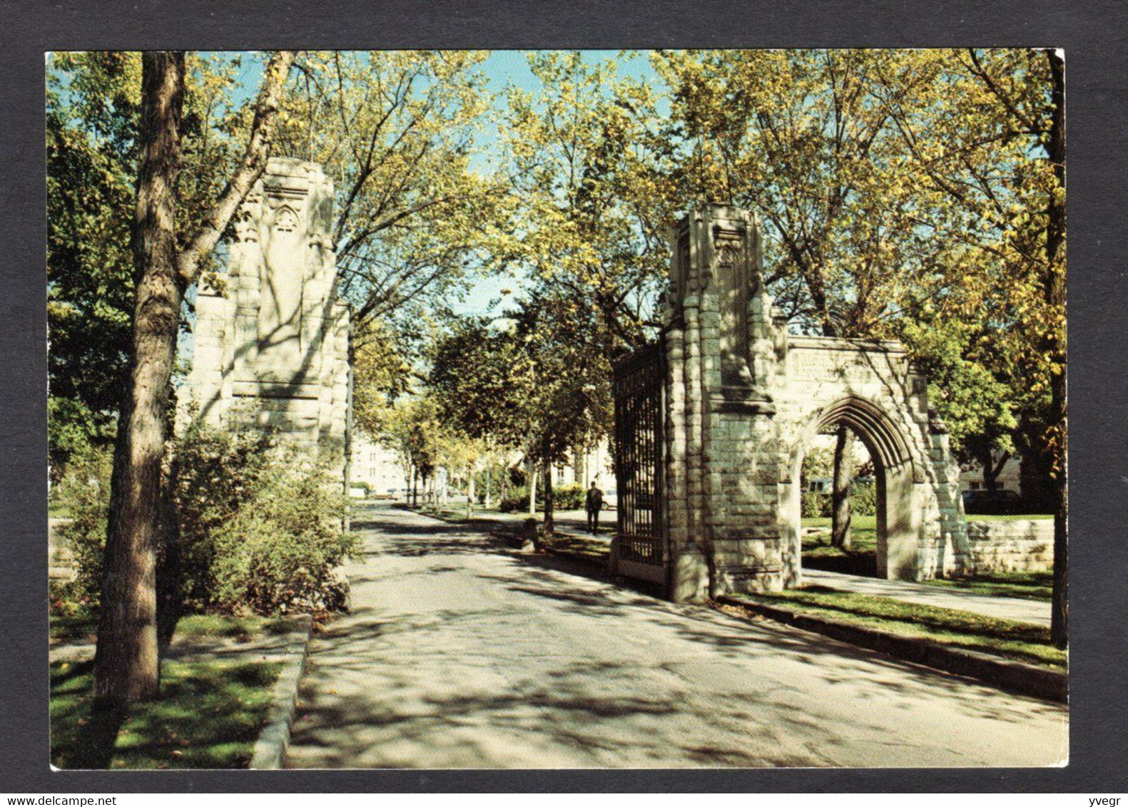 Canada - Université De SASKATOON - ( Traveltime N° LS-6529) Portes Commémoratives En Hommage Au Monde étudiant - Saskatoon