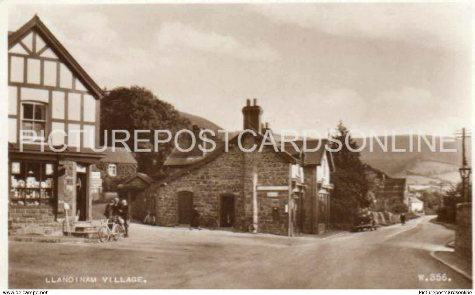 LLANDINAM VILLAGE OLD R/P POSTCARD WALES - Montgomeryshire