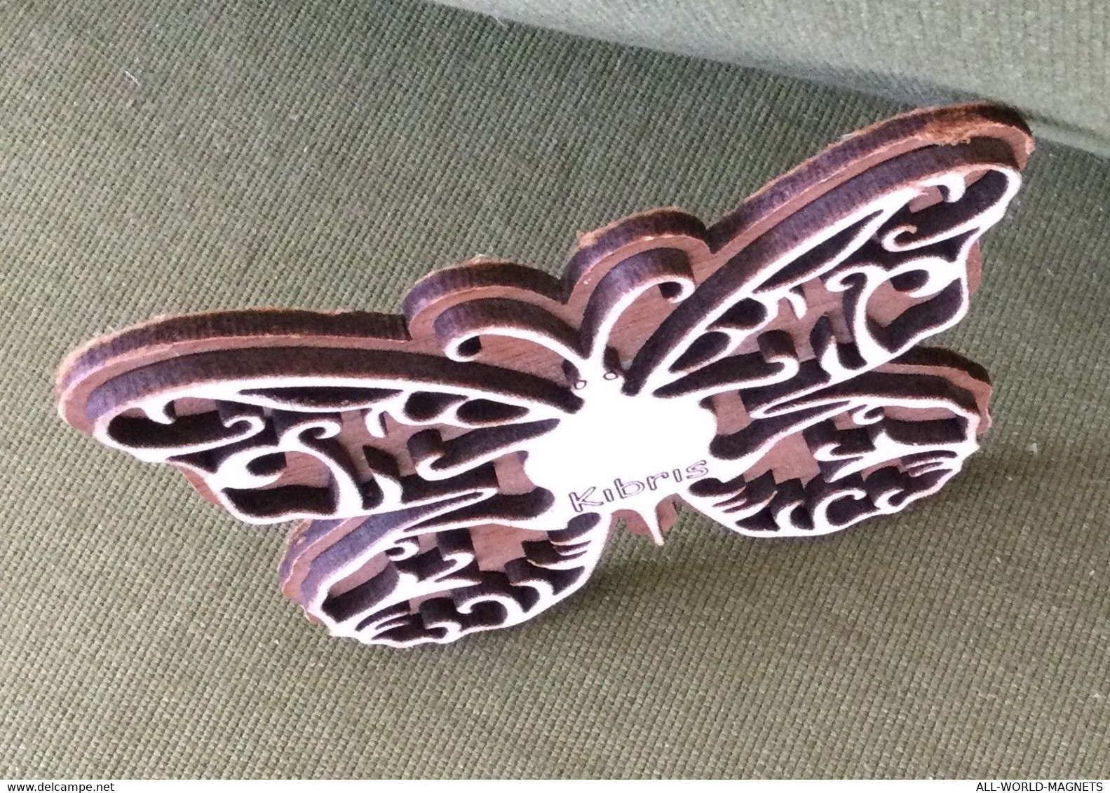 Wooden Butterfly Shaped Fridge Magnet Souvenir From Northern Cyprus Kibris - Animali & Fauna