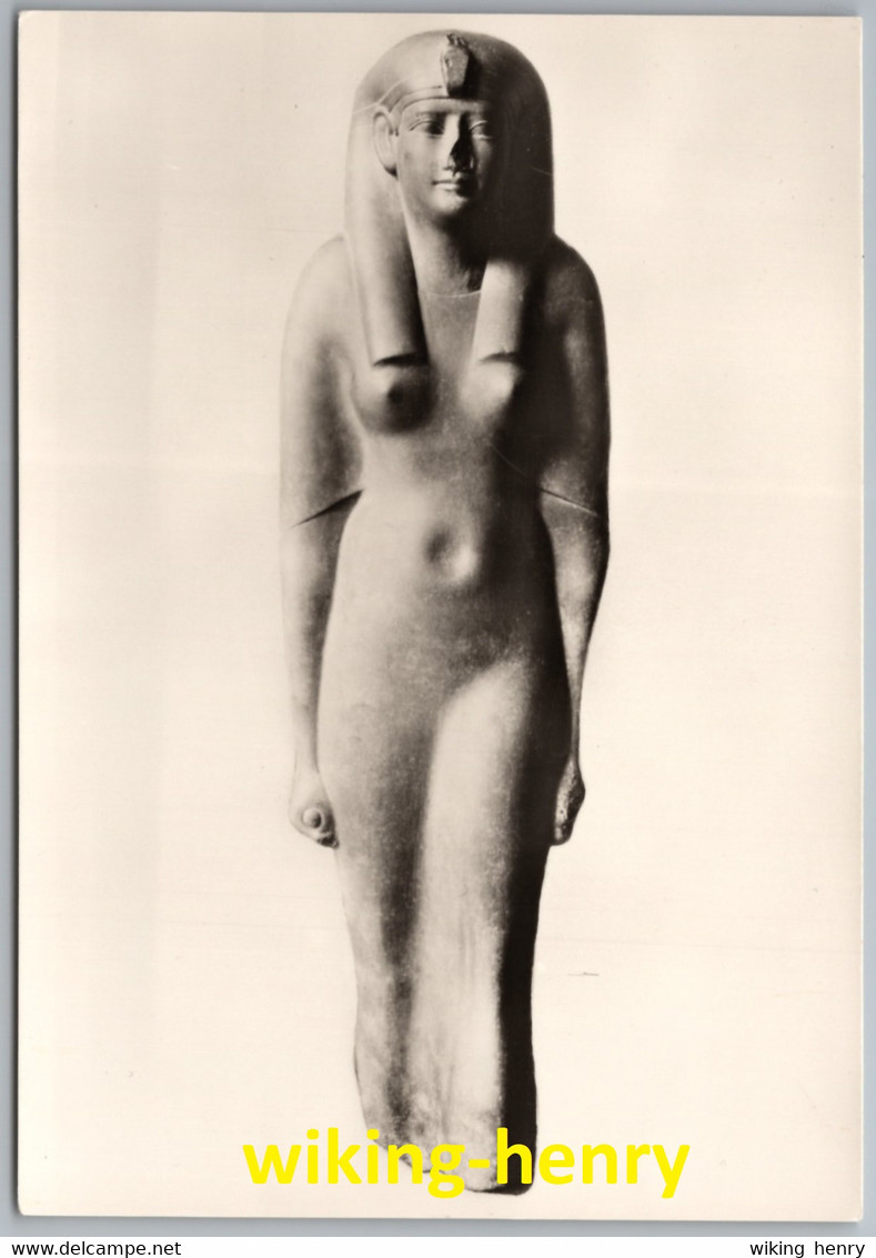 Berlin - S/w Ägyptisches Museum 3   Statue Einer Ptolemäischen Königin - Mitte