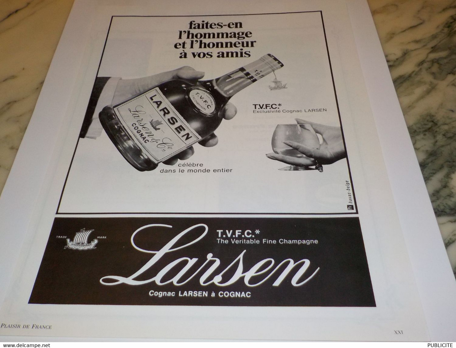 ANCIENNE PUBLICITE HONNEUR A VOS AMIS COGNAC LARSEN  1971 - Alcools