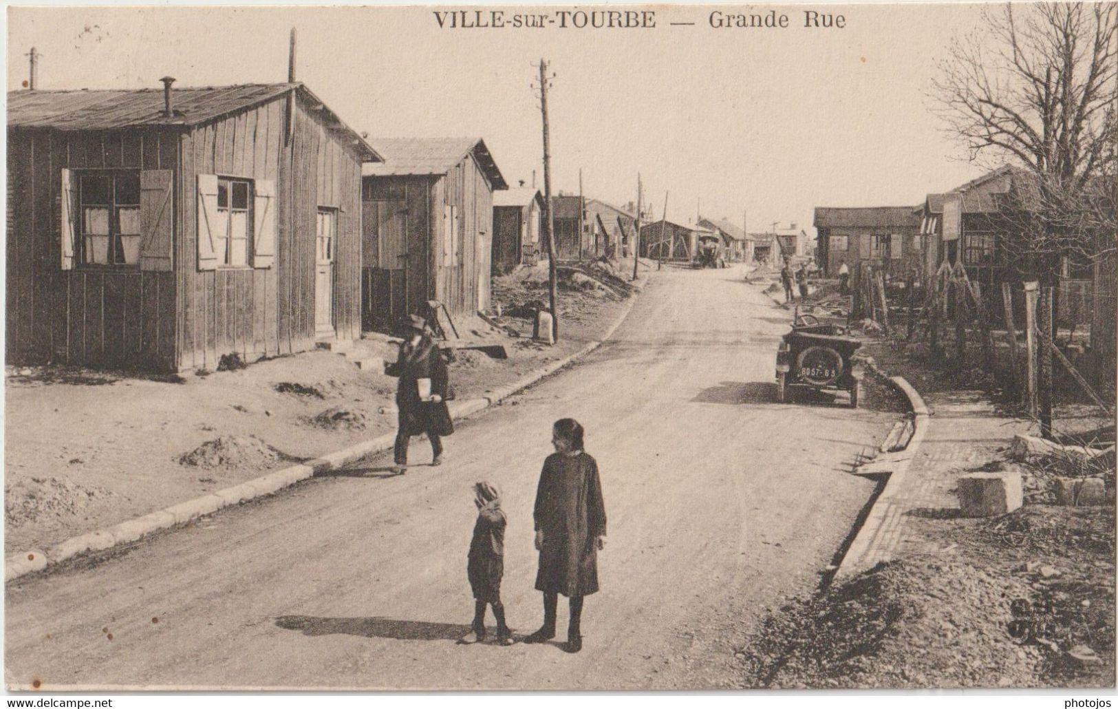 CPA Ville Sur Tourbe (51) La Grande Rue Provisoire Après La Guerre Baraques Adrian - Ville-sur-Tourbe
