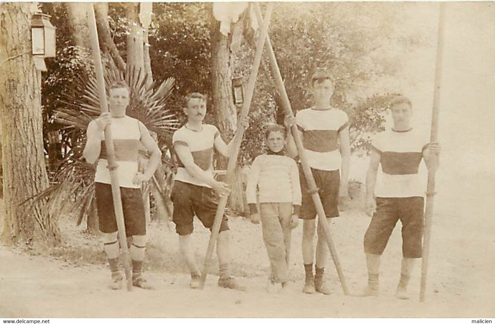 Thèmes Div.-ref-KK972- Carte Photo - Sports  -une Equipe D Aviron - - Aviron