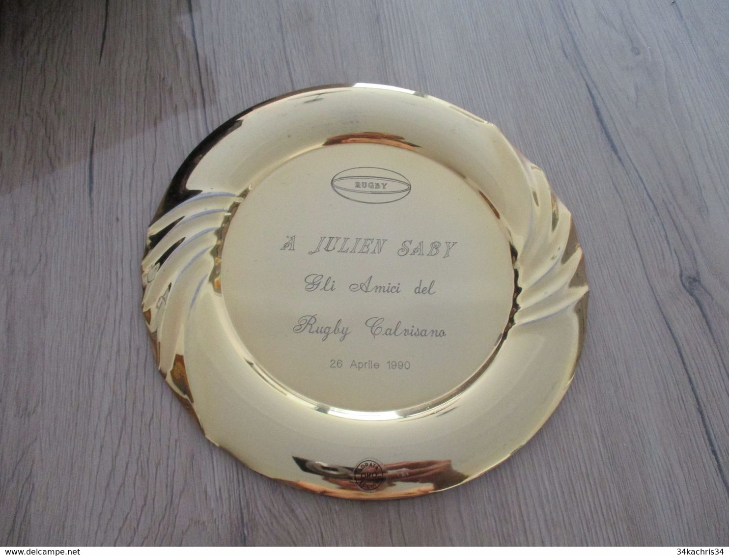 RUGBY Assiette 160 G Dorée à L'or Fin Italie Remerciements RUGBY CALVISANO 1990 Diam 19.5 Environs - Rugby