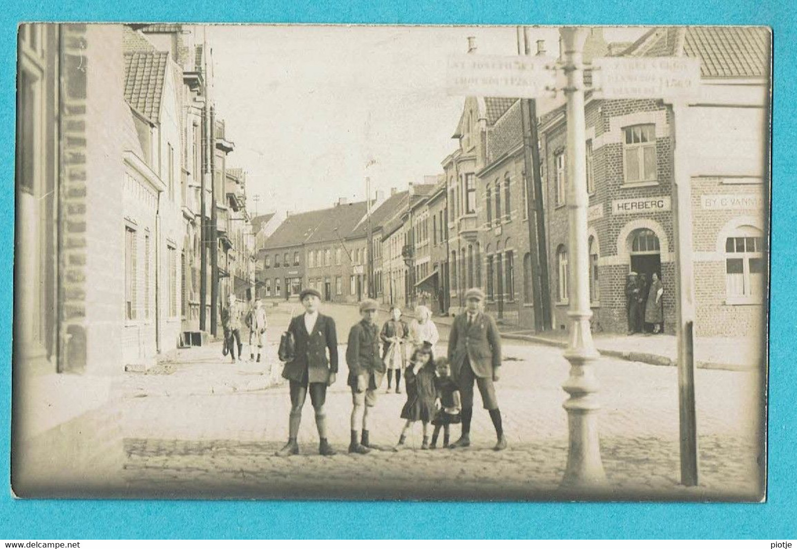 * Staden (West Vlaanderen) * (Carte Photo - Fotokaart) Ieperstraat, Rue D'Ypres, Herberg, Café, Animée, TOP, Zeldzaam - Staden