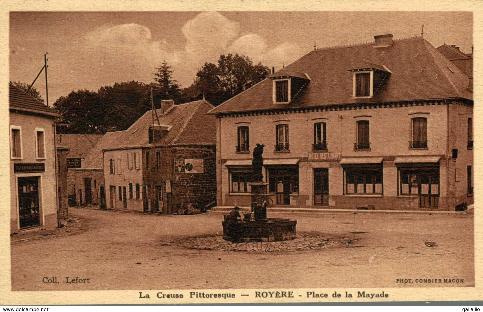 ROYERE PLACE DE LA MAYADE - Royere