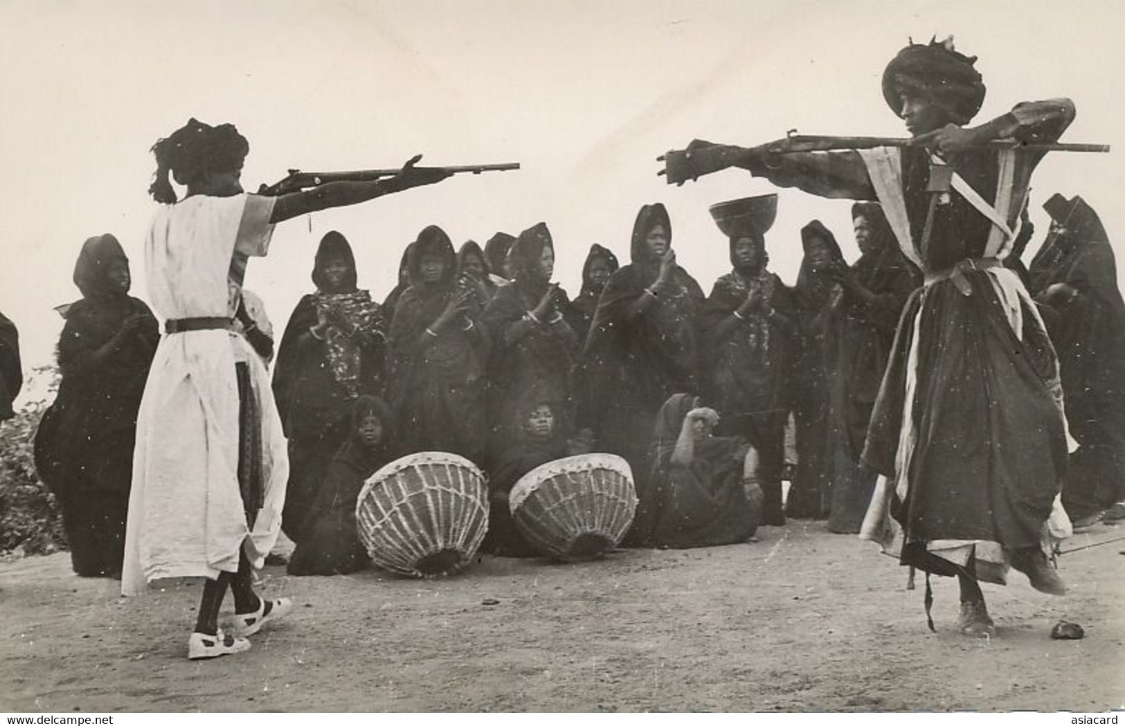 Real Photo Souvenir Mauritanie  War Dance Touareg With Women And Warriors In Arms Written 1960 - Mauritania