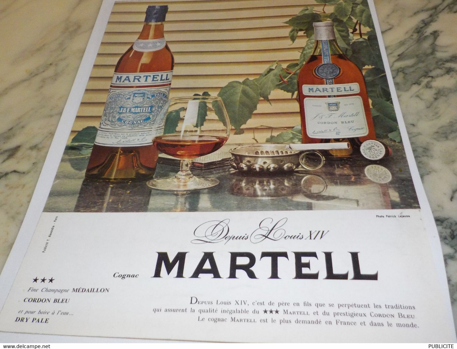 ANCIENNE PUBLICITE DEPUIS LOUIS XIV COGNAC  MARTELL 1962 - Alcools