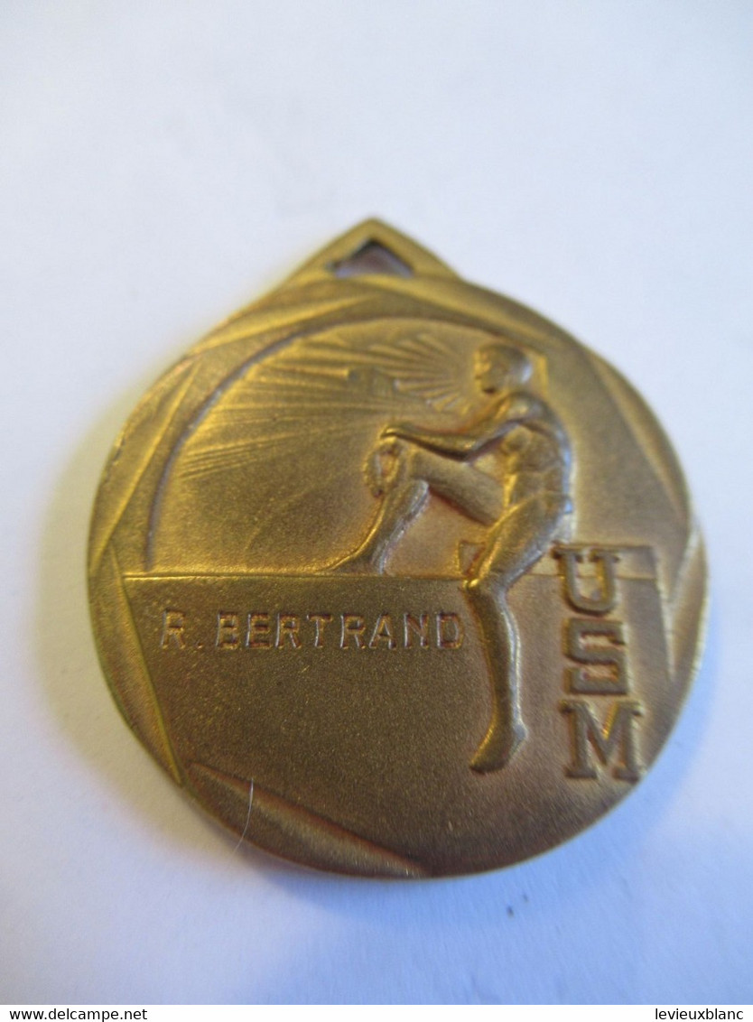 Médaillon Sportif/U.S.M./Union Sportive Du Métropolitain  / R. BERTRAND/  PARIS/ 1945-50                   SPO376 - Atletiek
